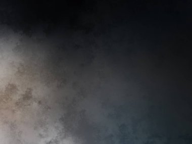 Siyah gömlekli bir adam tenis raketi tutuyor.