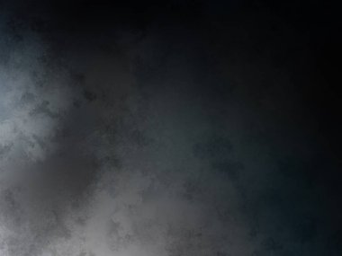 Kar yüzeyinde snowboard süren bir adam.