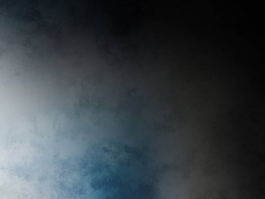 Kar yüzeyinde snowboard süren bir adam.