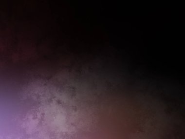 Elinde mikrofon tutan takım elbiseli ve kravatlı bir adam.