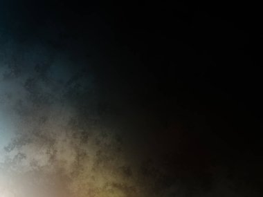 Rampada kaykay süren biri.