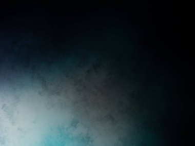 Siyah gömlekli bir adam tenis raketi tutuyor.