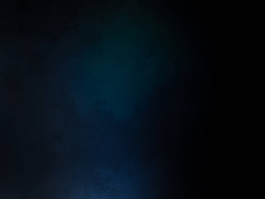 Siyah gömlekli bir adam tenis raketi tutuyor.