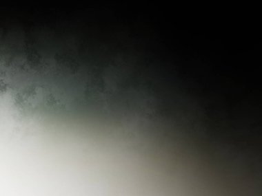 Sörf tahtasının üstünde dalgalar üstünde bir adam.