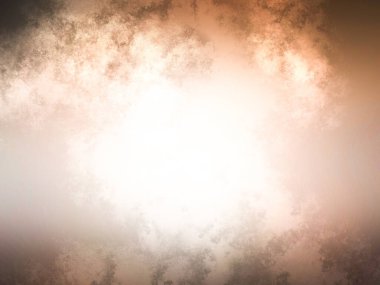 Kaykay rampasında kaykay süren biri.