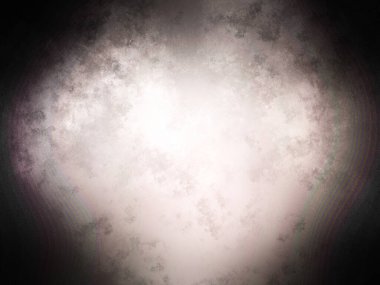 Siyah beyaz frizbi tutan bir kişi.