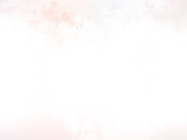 Kaykay rampasında kaykay süren biri.