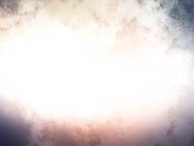 Karlı bir yüzeyde kaykay süren bir insan.