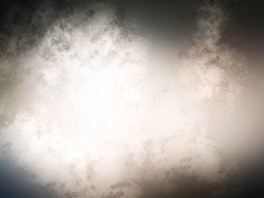 Rampada kaykay süren biri.