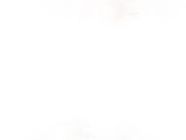 Tarlada ata binen bir adam.