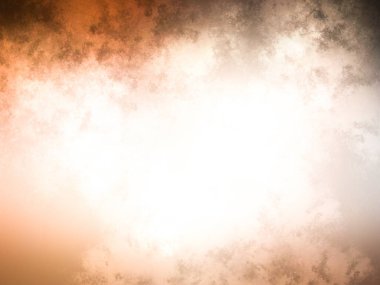 Karlı bir yüzeyde snowboard süren bir insan.