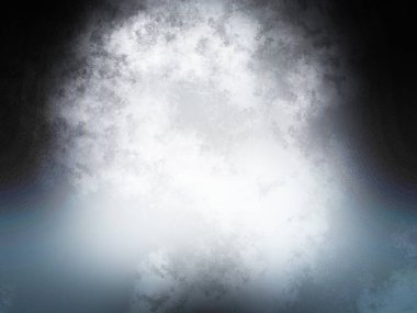 Karlı bir yüzeyde snowboard süren bir insan.