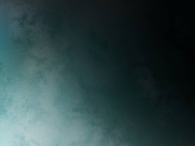 Sörf tahtasında sörf yapan bir insan.