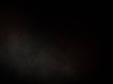 Karanlıkta duran takım elbiseli ve kravatlı bir adam.