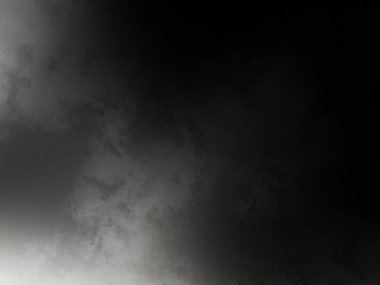 Sörf tahtasındaki bir adamın siyah beyaz fotoğrafı.