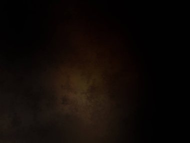 Karanlık gökyüzünün önünde duran takım elbiseli ve kravatlı bir adam.