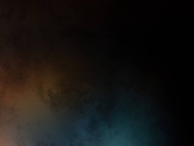 Takım elbiseli ve kravatlı bir adam duvarın önünde duruyor.