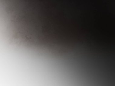 Takım elbiseli ve kravatlı bir adam pencerenin önünde duruyor.