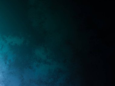 Sörf tahtası tutan dalgıç kıyafetli bir adam.