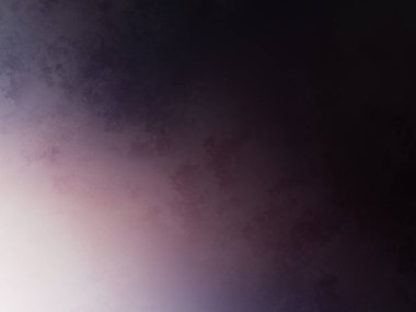 Elinde tenis raketi tutan biri.