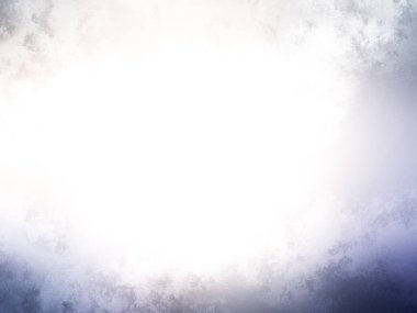 Karlı bir yüzeyde snowboard süren bir insan.