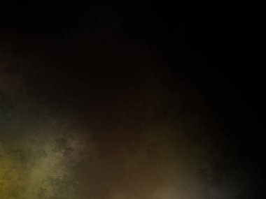 Rampada kaykay süren bir adam.