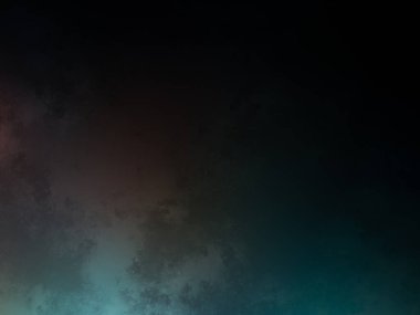 Bir adam elinde tenis raketi tutuyor.