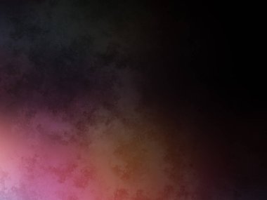 Bir adam kortta tenis raketi tutuyor.