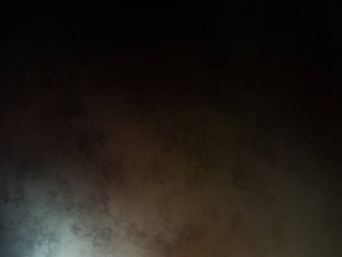 Elinde kamera tutan bir kişi.