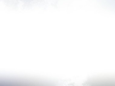 Karla kaplı yamaçta kar kayağı yapan bir adam.