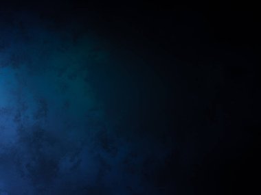 Sörf tahtası tutan dalgıç kıyafetli bir adam.