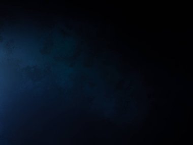 Elinde tenis raketi tutan dalgıç kıyafetli bir adam.