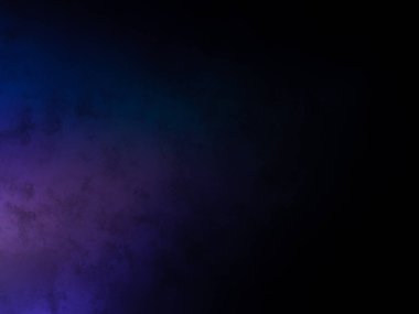 Takım elbiseli ve kravatlı bir adam tenis raketi tutuyor.