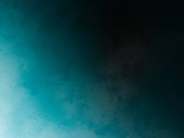 Sörf tahtasında suda bir insan.