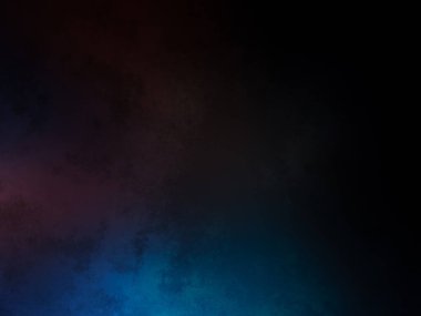 Elinde mikrofon tutan takım elbiseli ve kravatlı bir adam.