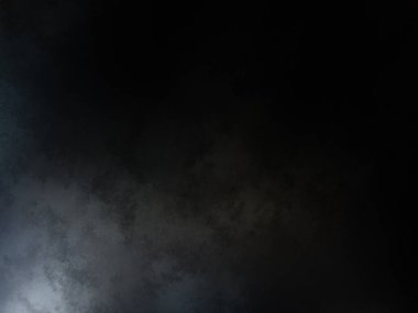 Takım elbiseli ve kravatlı bir adam karanlık bir arka planın önünde duruyor.