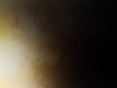 Elinde tenis raketi tutan bir adam.