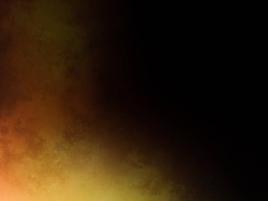 Tenis kortunda raket tutan bir adam.