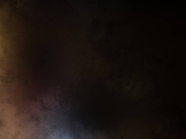 Gökyüzü arkaplanı olan bir saat kulesi