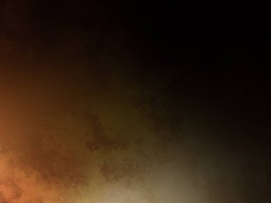 Rampada kaykay süren biri.