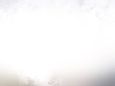 Okyanusta dalgalar üzerinde sörf yapan bir sörfçü