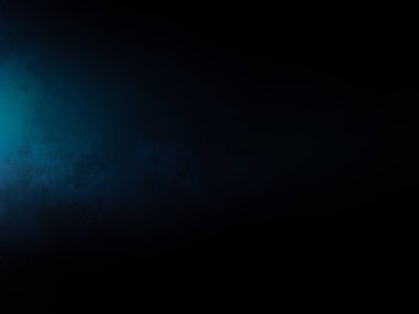 Sörf tahtası tutan dalgıç kıyafetli bir adam.