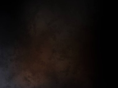 Takım elbiseli ve kravatlı bir adam karanlık bir arka planın önünde duruyor.