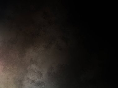 Elinde tenis raketi tutan biri.