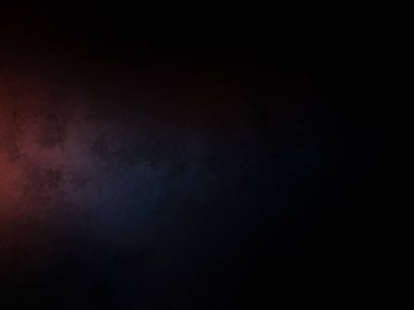 Kırmızı ve mavi bir ışık kara bulutların arasında parlıyor.