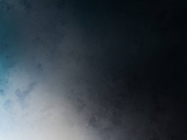 Karlı bir yüzeyde snowboard süren bir insan.