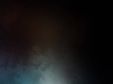 Takım elbiseli ve kravatlı bir adam tenis raketi tutuyor.