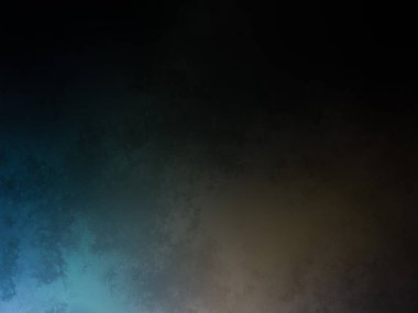 Karanlık bir yüzeyde kaykay süren bir insan.