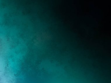 Bir sörfçü okyanusta dalgalar sürüyor.