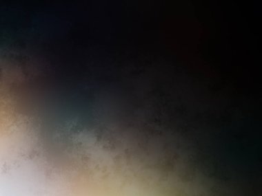 Rampada kaykay süren biri.